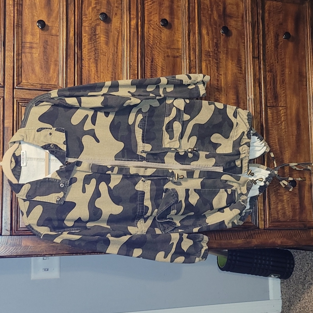 Fashion Nova Womens medium oversized Camo jacket. Long jacket